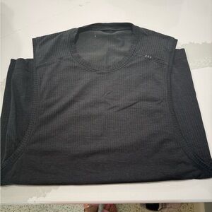 Lululemon cut off T